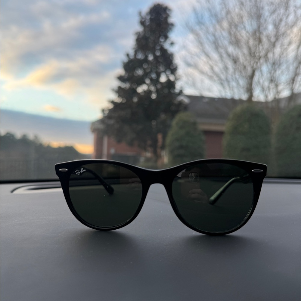 Women’s Raybans